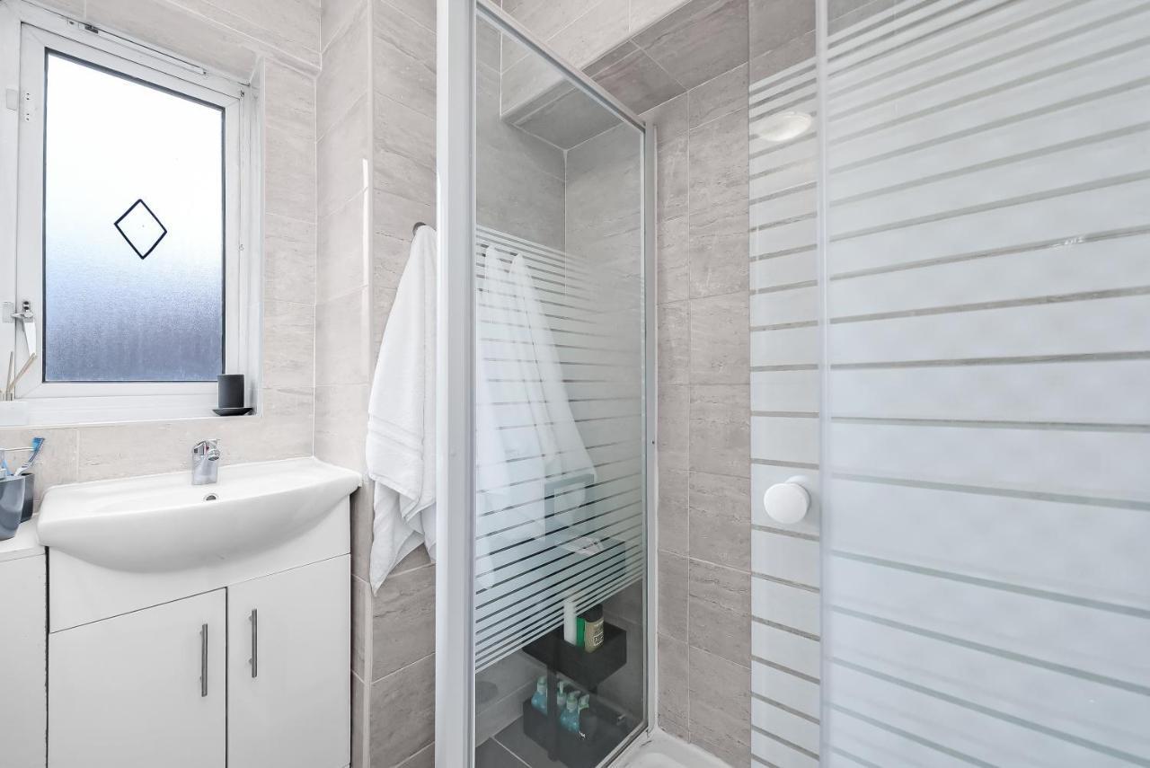 Stylish Excel 3 Bedroom Flat London Eksteriør billede